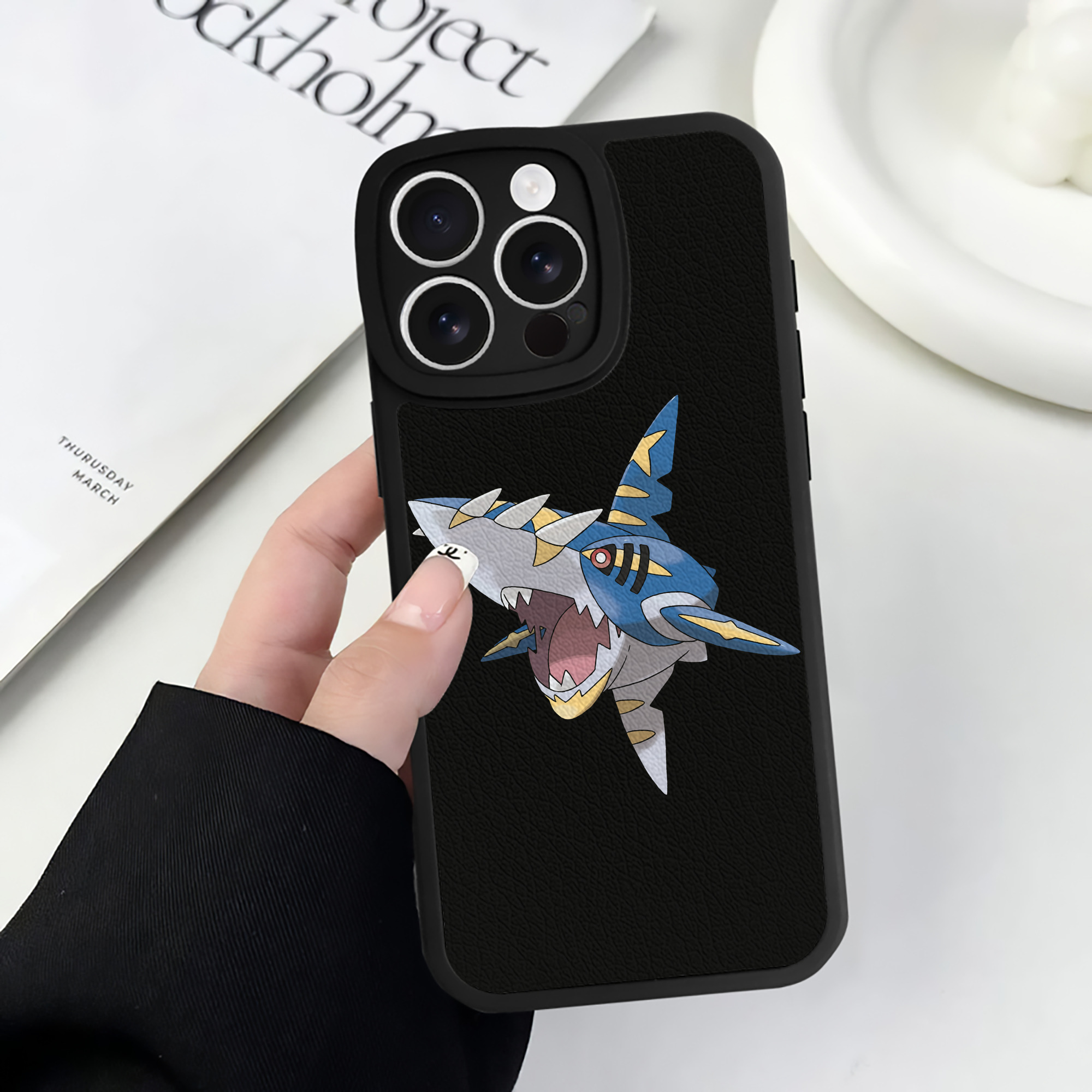 （画像用） ポケットモンスター Pokémon 【iPhone 16シリーズ対応】シリコンスマホケース（レザー調） 材質：シリコン